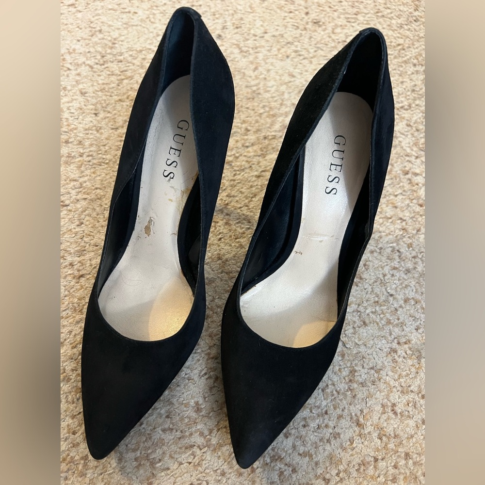 Guess black pointy pumps with cheetah print bottoms